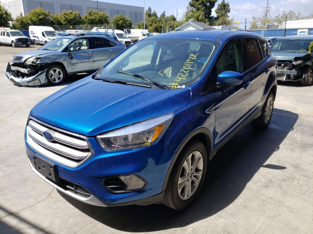 Photo 2 from auction – 2019 FORD ESCAPE SE with VIN 1FMCU9GD5KUC53952