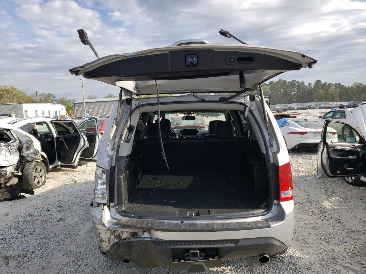 Photo 9 from auction – 2015 HONDA PILOT 4X4 with VIN 5FNYF4H50FB048598