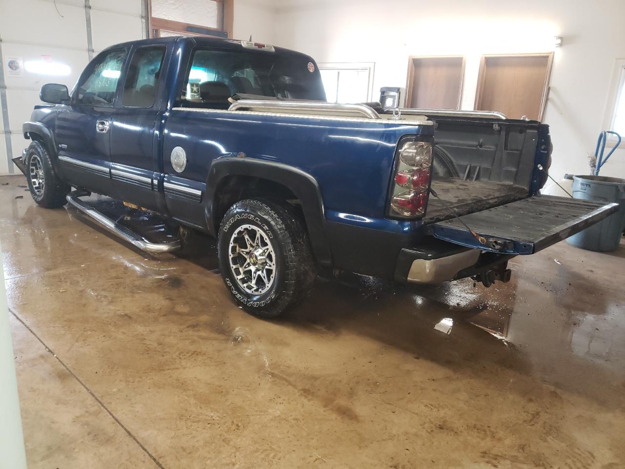 Photo 3 from auction – 2002 CHEVROLET SILVERADO with VIN 2GCEC19T121332049
