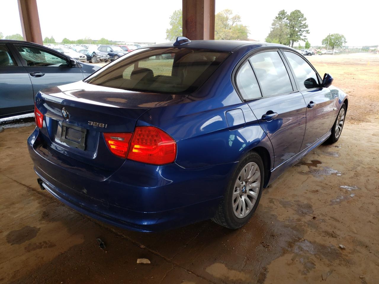 Photo 4 from auction – 2009 BMW 328 I with VIN WBAPH73569A171928