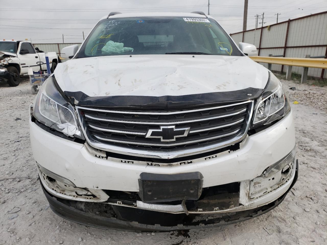 Photo 9 from auction – 2017 CHEVROLET TRAVERSE L with VIN 1GNKRHKD1HJ196850