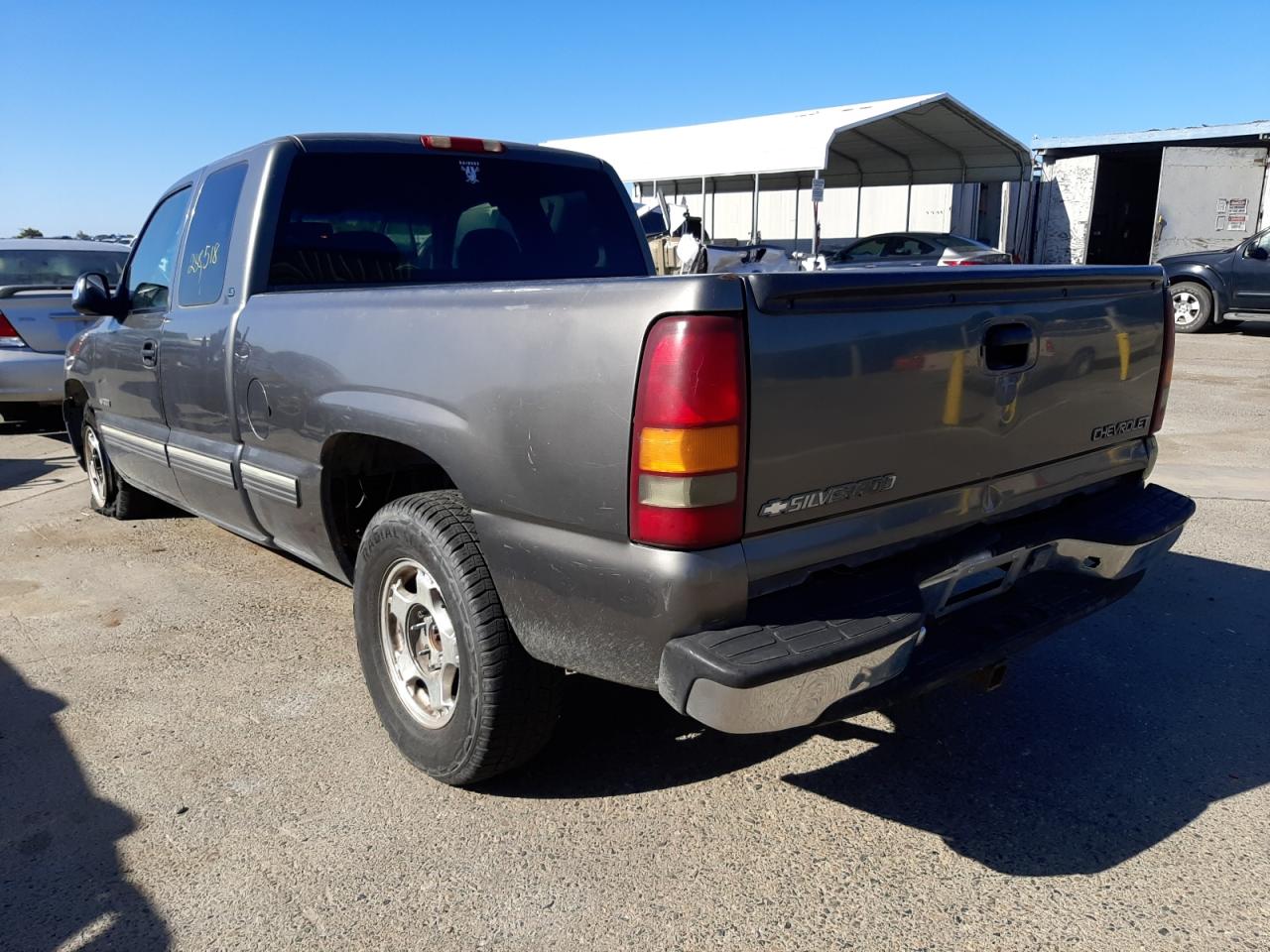Photo 3 from auction – 2000 CHEVROLET SILVERADO with VIN 1GCEC19T5YZ183032