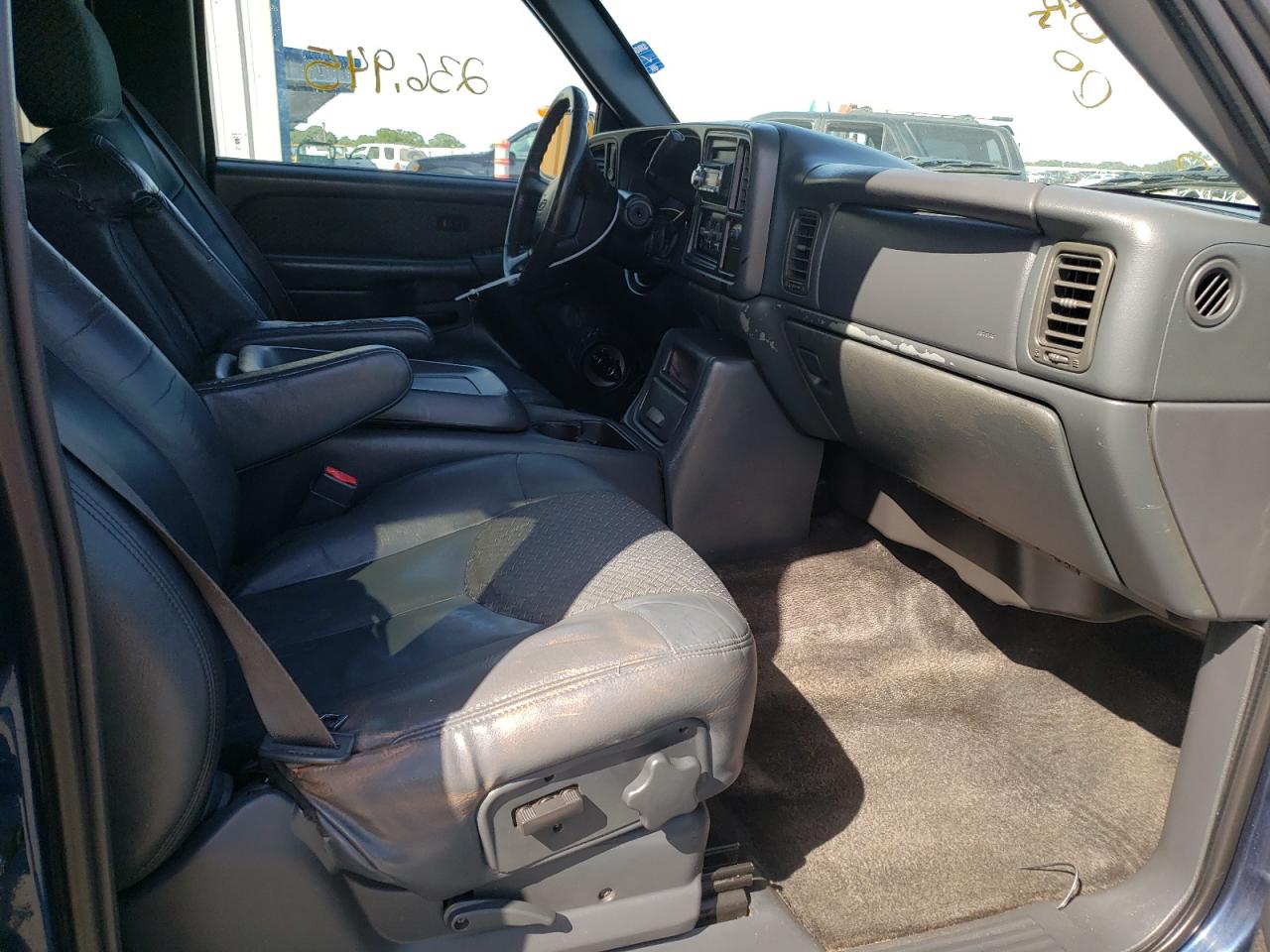 Photo 5 from auction – 2002 CHEVROLET AVALANCHE with VIN 3GNEC13T82G318754