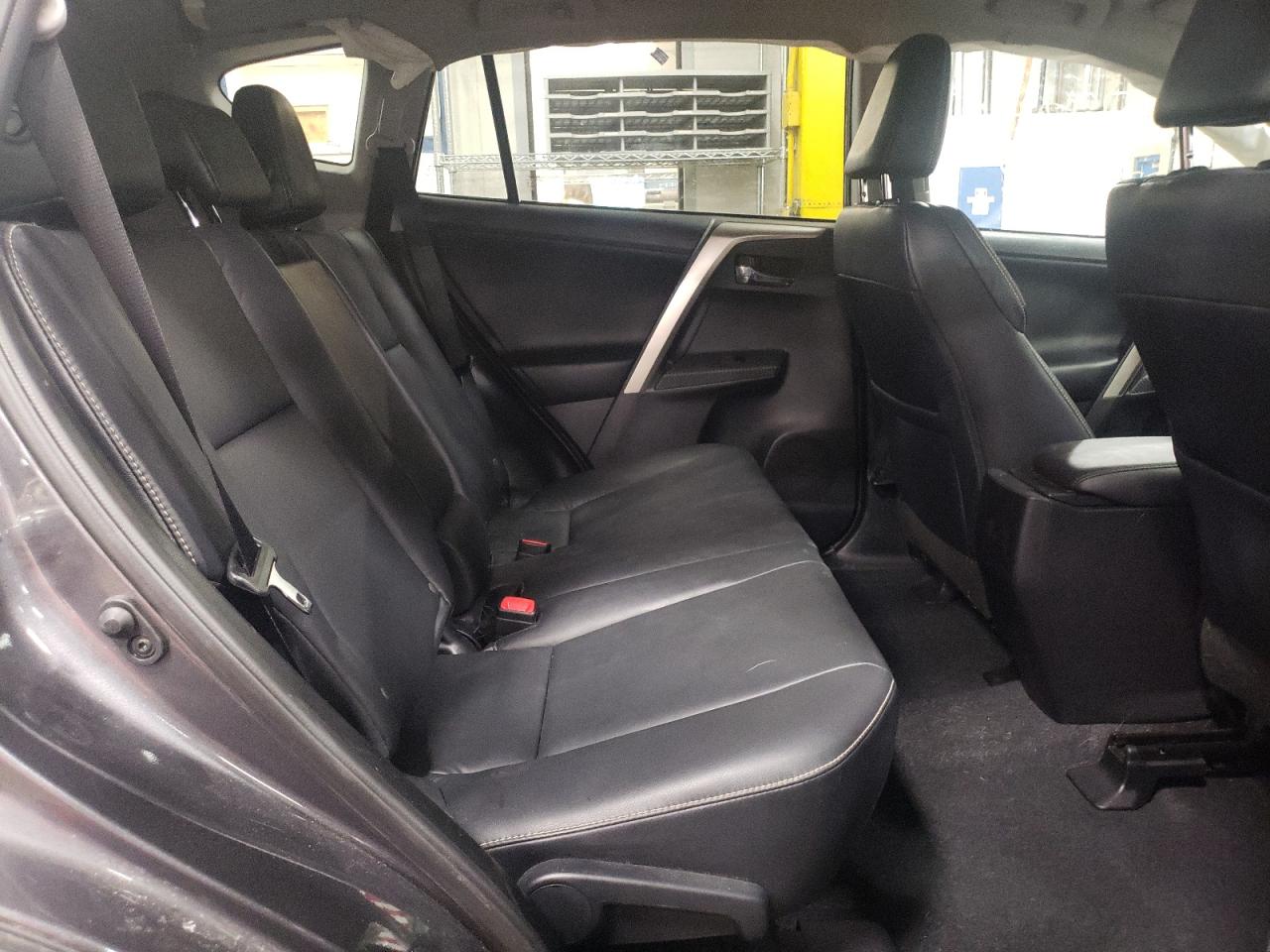 Photo 6 from auction – 2015 TOYOTA RAV4 LIMIT with VIN 2T3DFREV3FW395241