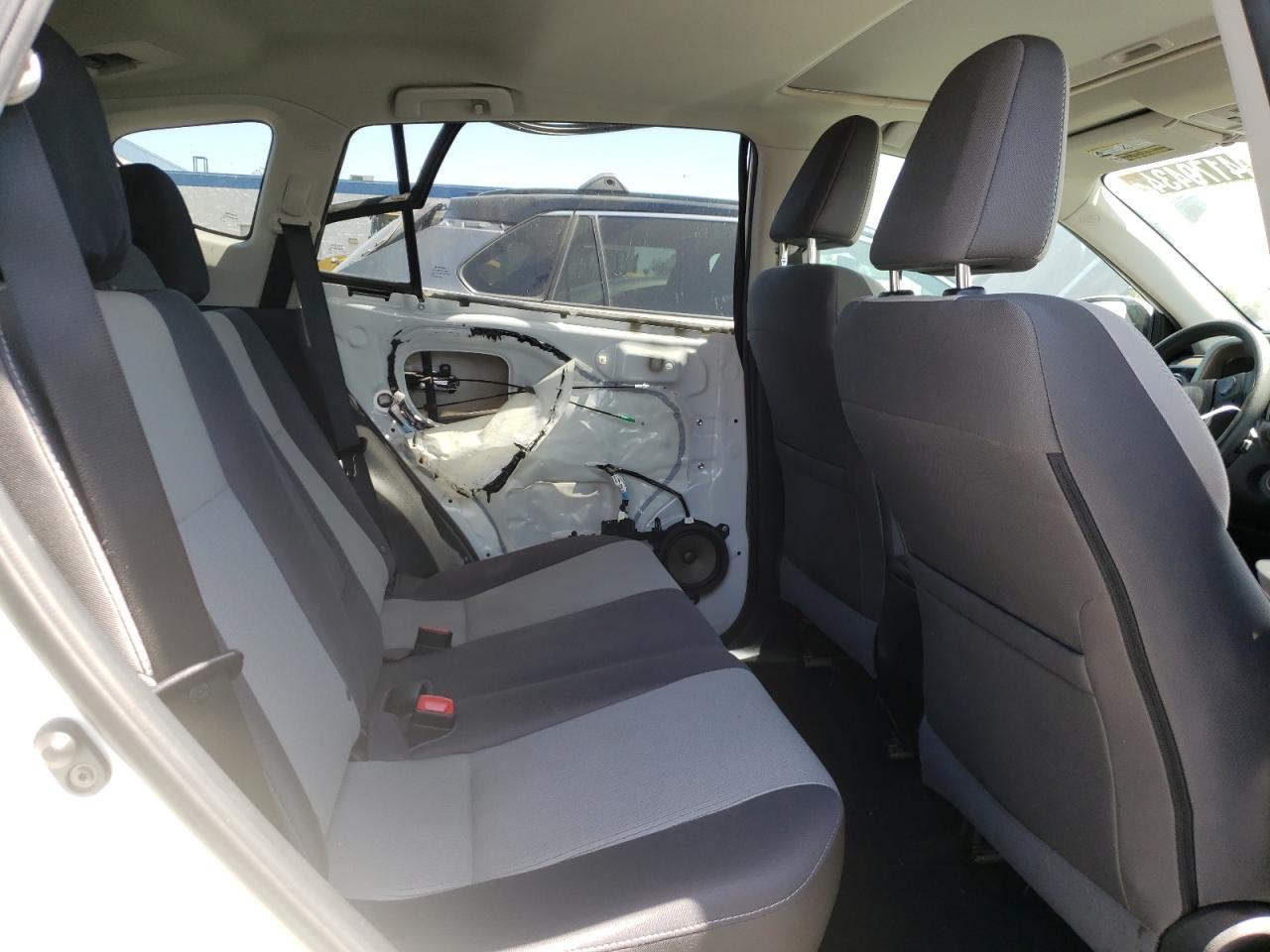 Photo 6 from auction – 2015 TOYOTA RAV4 XLE with VIN 2T3WFREV4FW141496