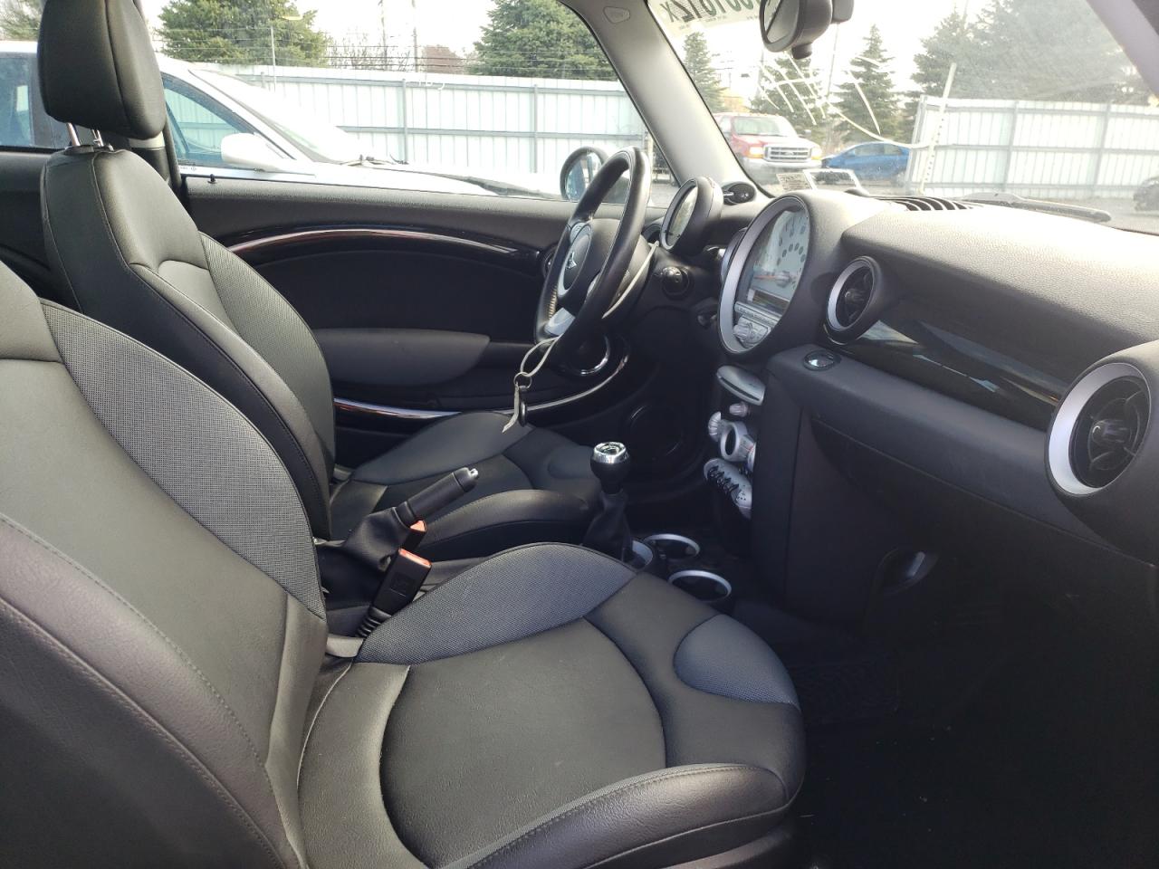 Photo 5 from auction – 2010 MINI COOPER S with VIN WMWMF7C55ATX45355