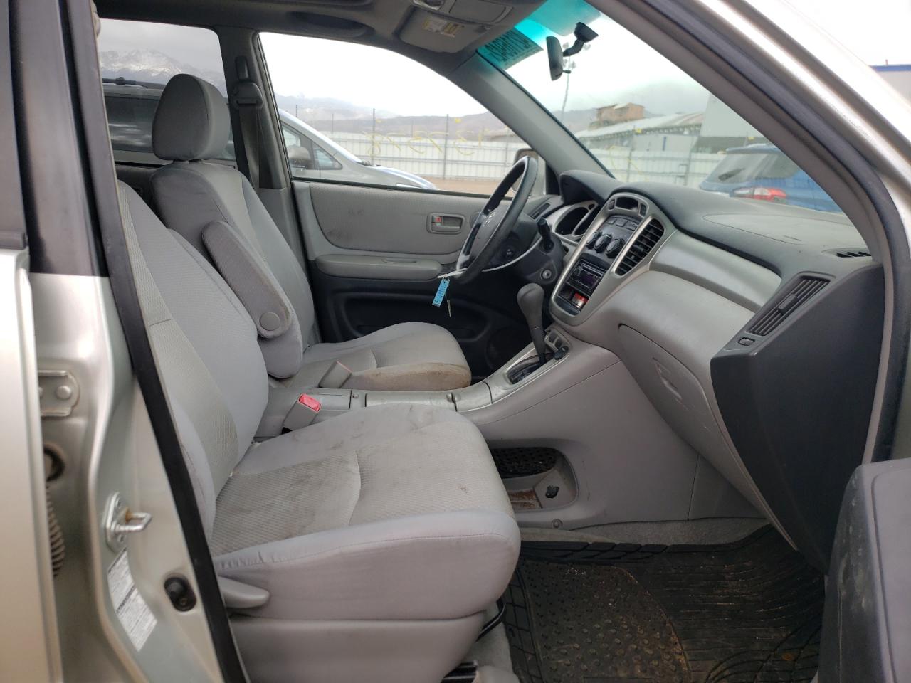 Photo 5 from auction – 2004 TOYOTA HIGHLANDER with VIN JTEEP21A740048939