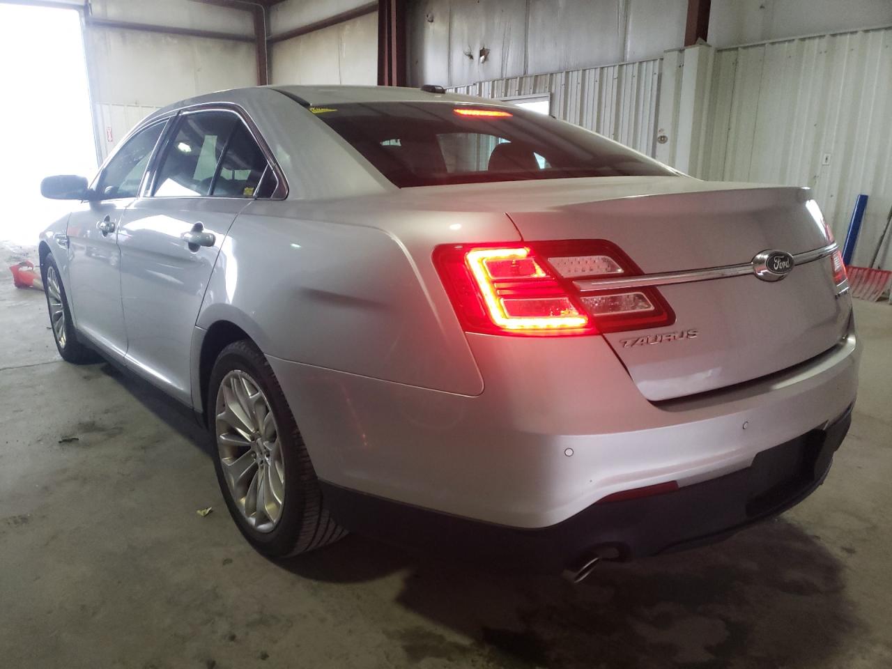 Photo 3 from auction – 2017 FORD TAURUS LIM with VIN 1FAHP2F80HG119389