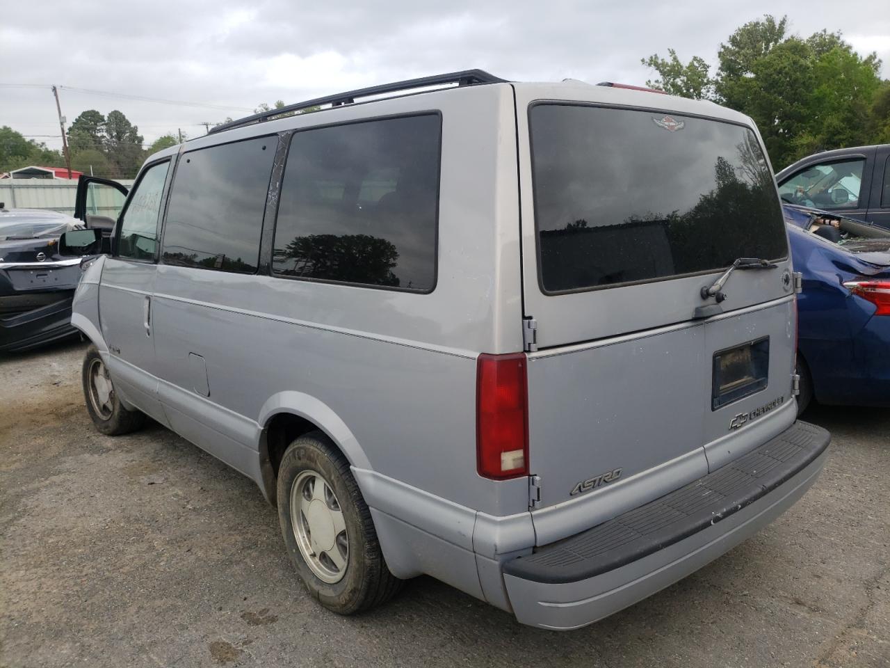Photo 3 from auction – 2000 CHEVROLET ASTRO with VIN 1GNDM19W3YB195781