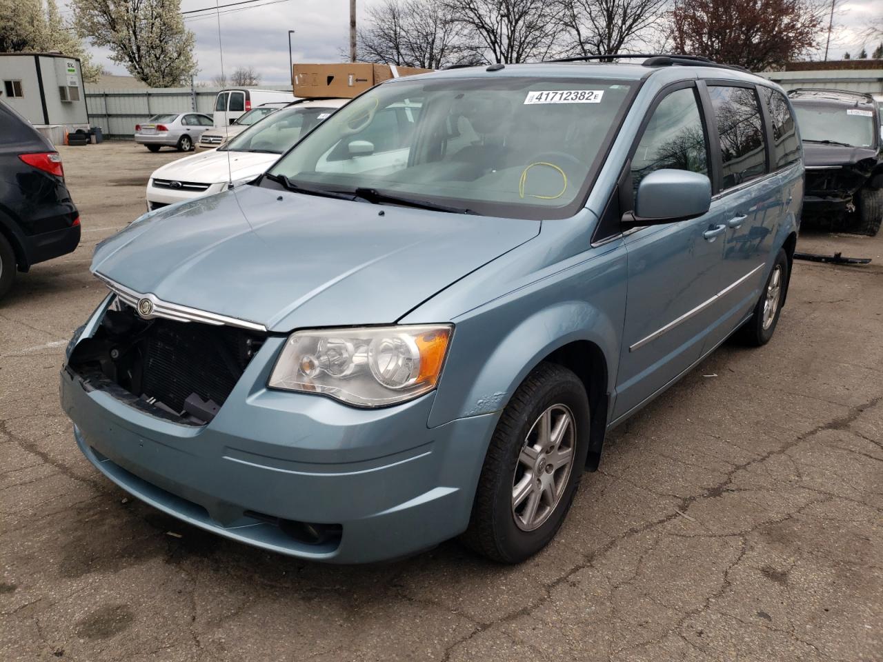 Photo 2 from auction – 2010 CHRYSLER TOWN & COU with VIN 2A4RR8DX5AR392638