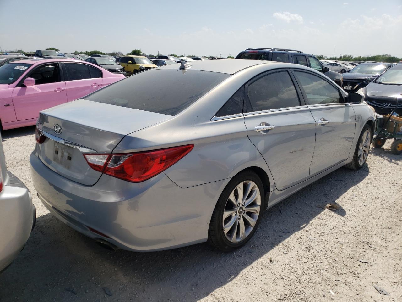 Photo 4 from auction – 2013 HYUNDAI SONATA SE with VIN 5NPEC4ACXDH663470