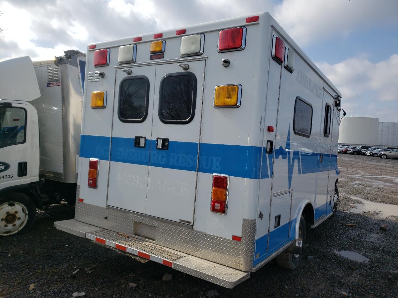 Photo 4 from auction – 2002 FORD ECONOLINE with VIN 1FDWE35F32HA24884