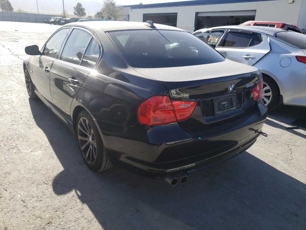 Photo 3 from auction – 2011 BMW 328 I SULE with VIN WBAPH5C57BA447270