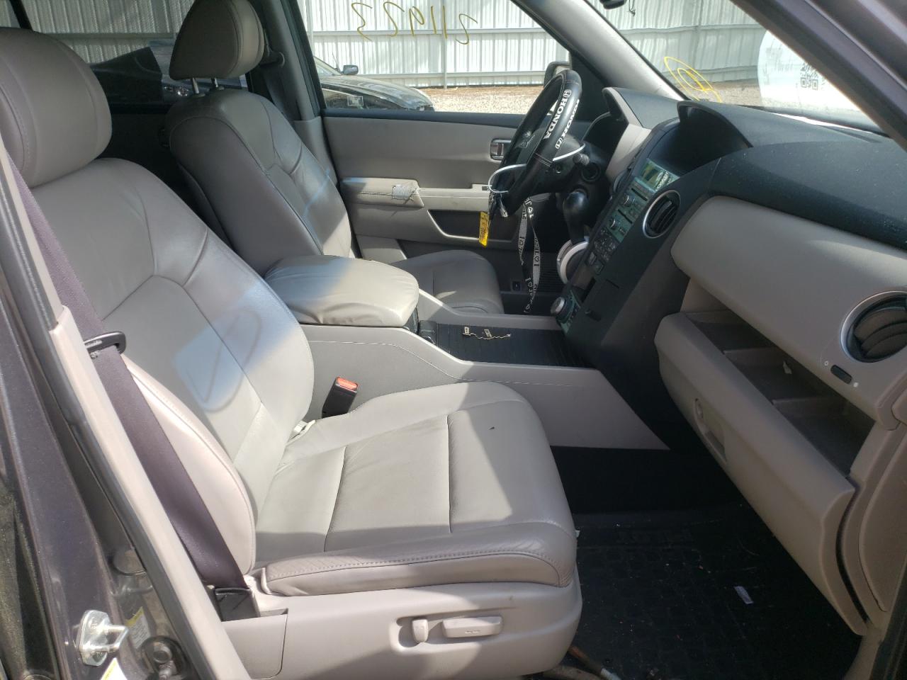 Photo 5 from auction – 2010 HONDA PILOT TOUR with VIN 5FNYF4H95AB019500
