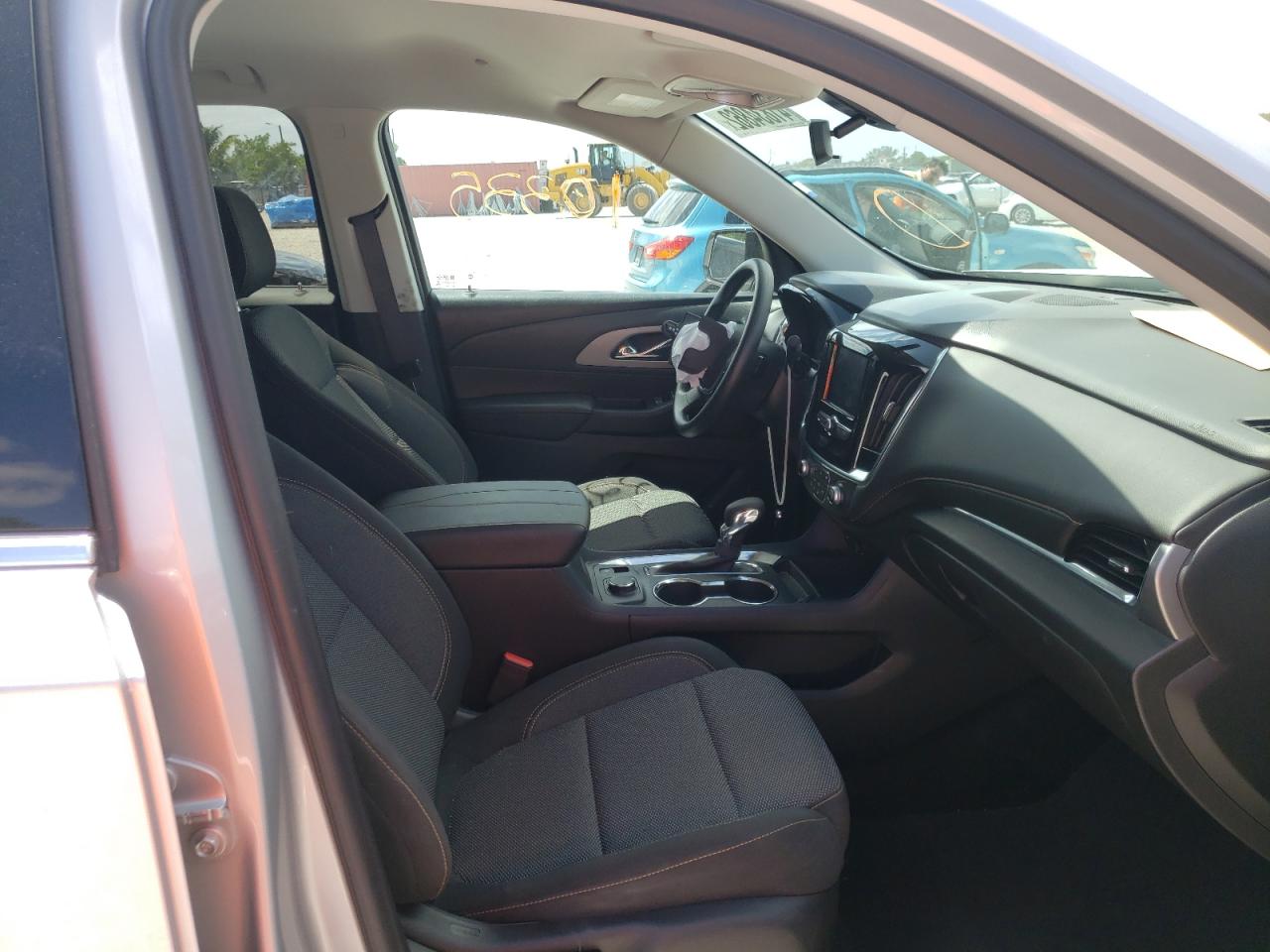 Photo 5 from auction – 2021 CHEVROLET TRAVERSE L with VIN 1GNERFKW8MJ107983