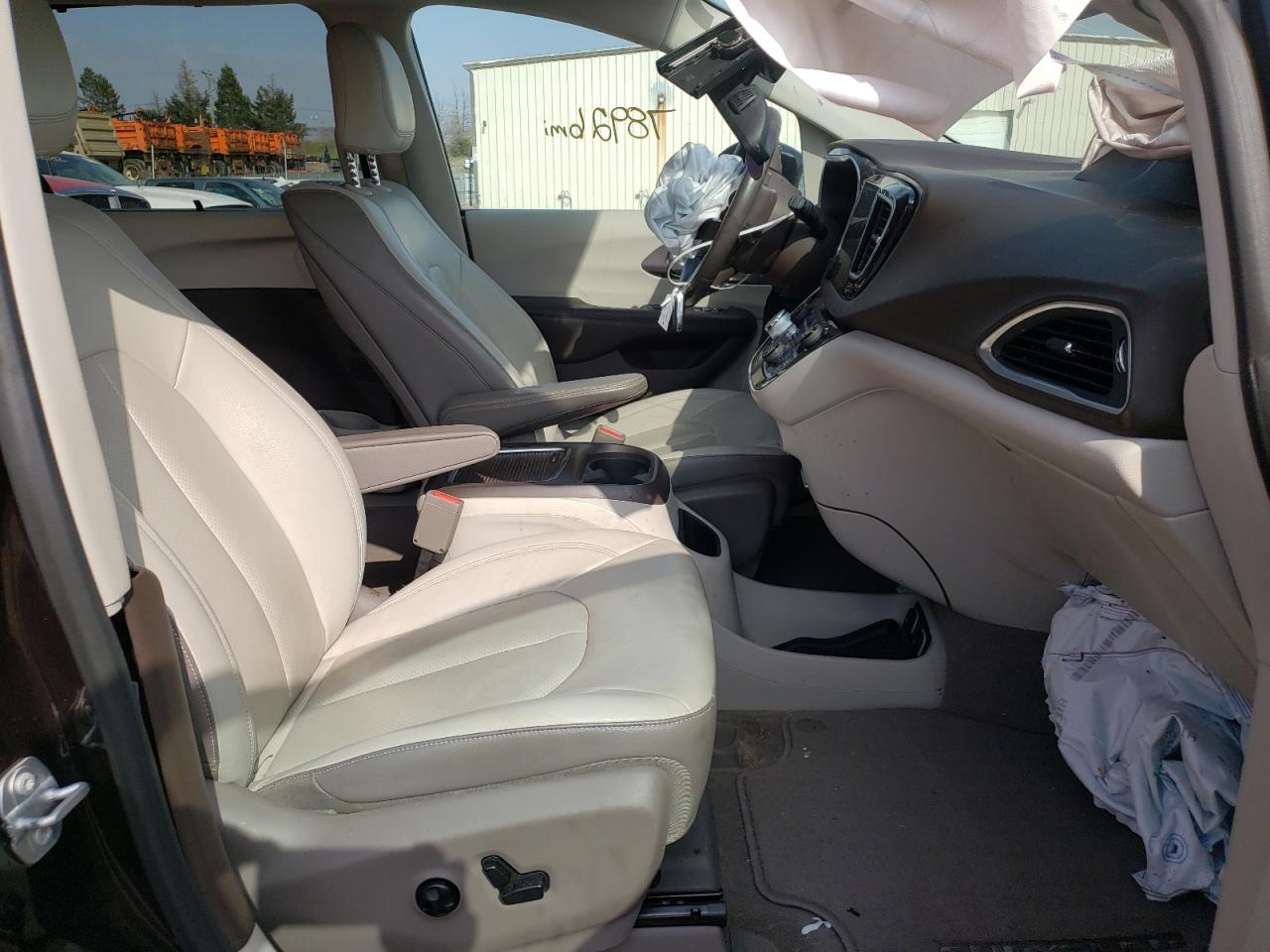 Photo 5 from auction – 2017 CHRYSLER PACIFICA T with VIN 2C4RC1EG0HR788774