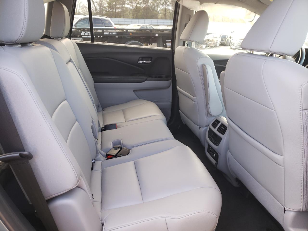 Photo 16 from auction – 2017 HONDA PILOT TOUR with VIN 5FNYF6H95HB081128