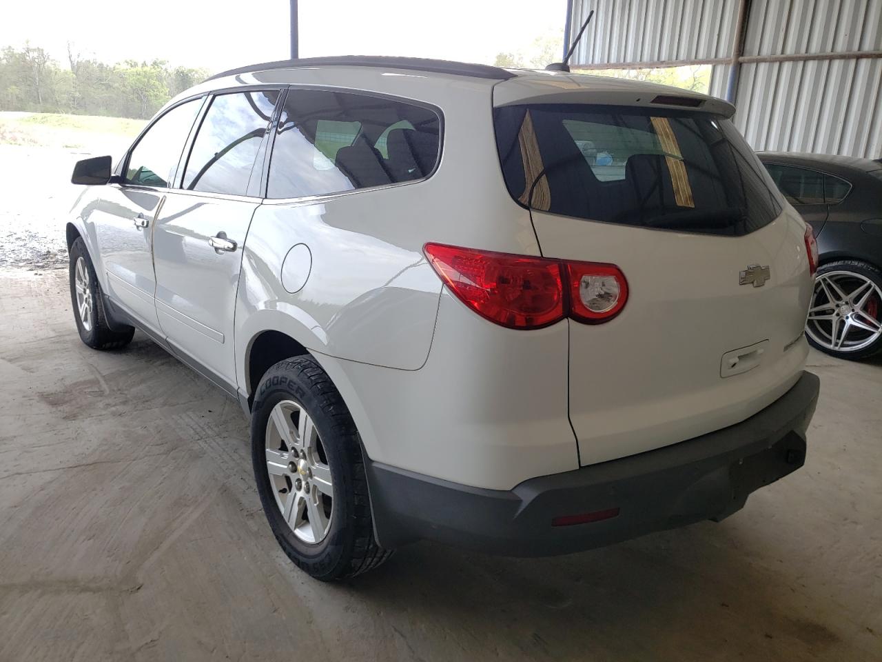 Photo 3 from auction – 2010 CHEVROLET TRAVERSE L with VIN 1GNLRFED9AS140952
