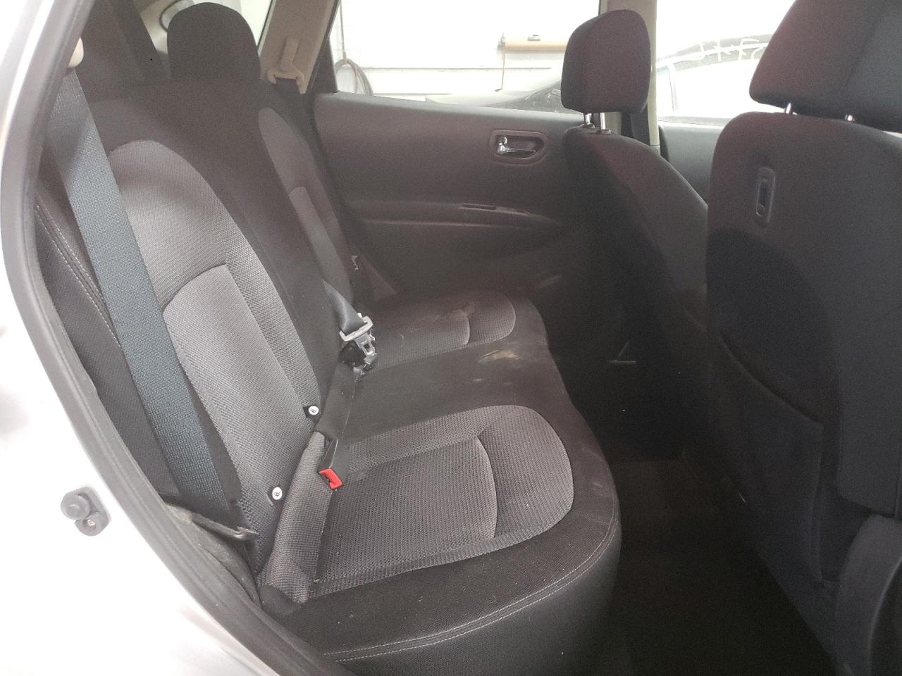 Photo 6 from auction – 2011 NISSAN ROGUE S with VIN JN8AS5MV2BW268246