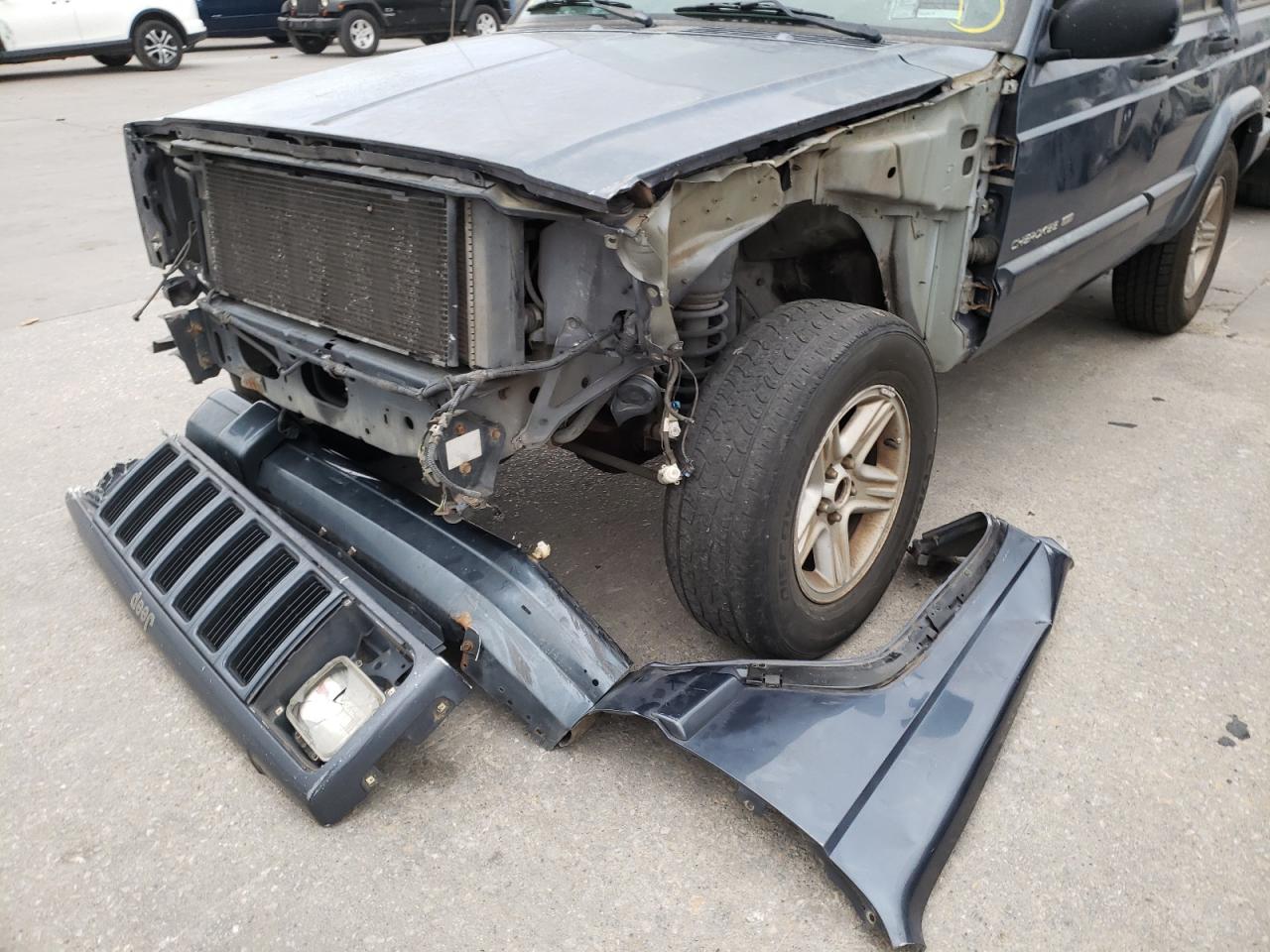 Photo 9 from auction – 2001 JEEP CHEROKEE C with VIN 1J4FF58S01L555035