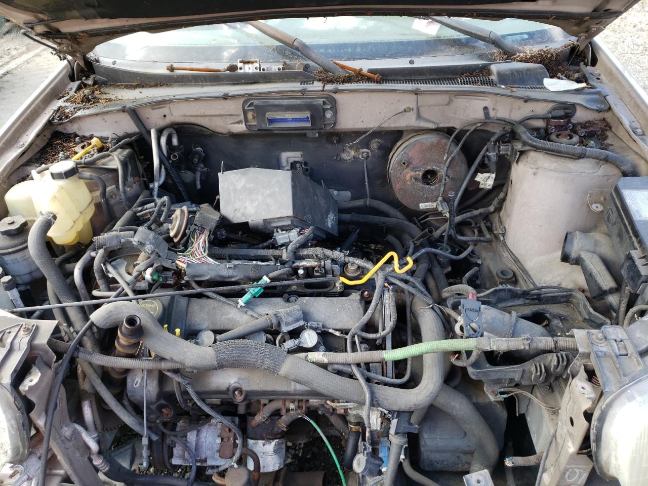 Photo 7 from auction – 2001 FORD ESCAPE XLT with VIN 1FMCU04151KB14887