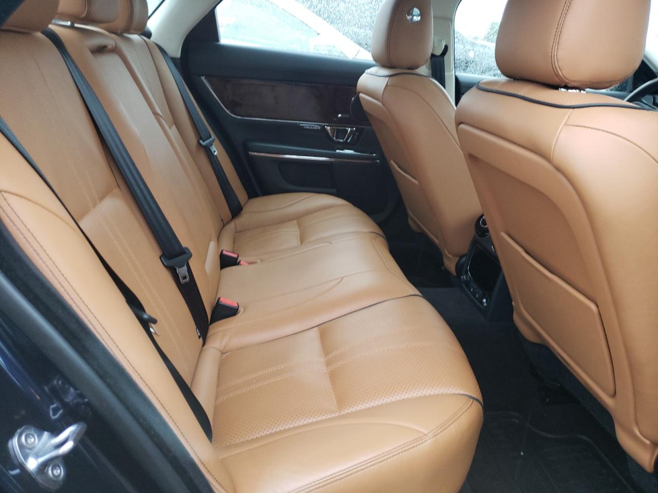 Photo 6 from auction – 2017 JAGUAR XJ with VIN SAJWJ1CD2H8W11593
