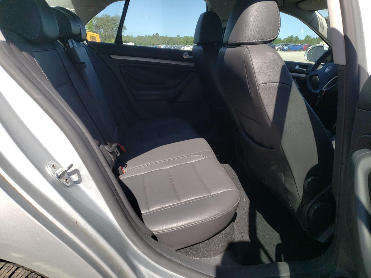Photo 6 from auction – 2007 VOLKSWAGEN JETTA WOLF with VIN 3VWEF71K37M163162