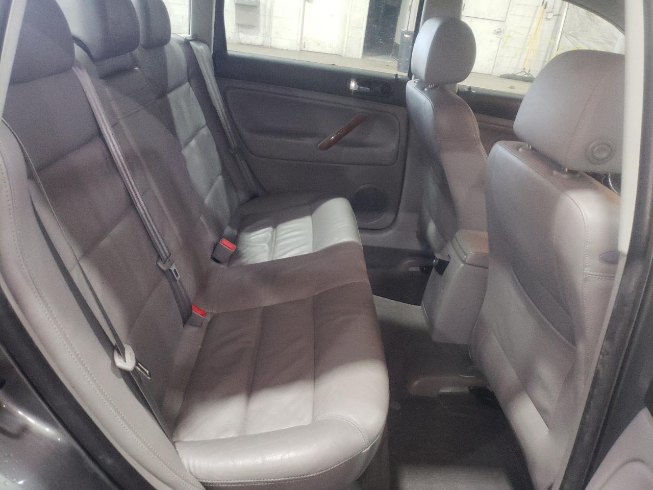 Photo 6 from auction – 2003 VOLKSWAGEN PASSAT GLX with VIN WVWTH63B13P041805