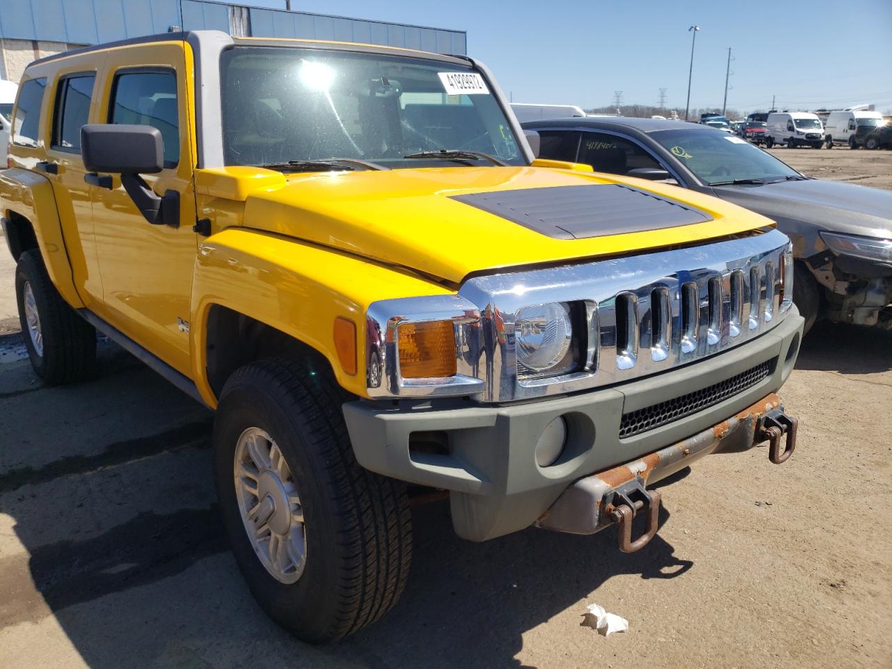 HUMMER H3 2007 with VIN 5GTDN13EX78165493 - Photo from auction