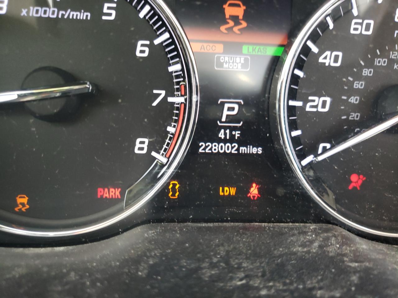 Photo 8 from auction – 2014 ACURA RLX ADVANC with VIN JH4KC1F97EC001694