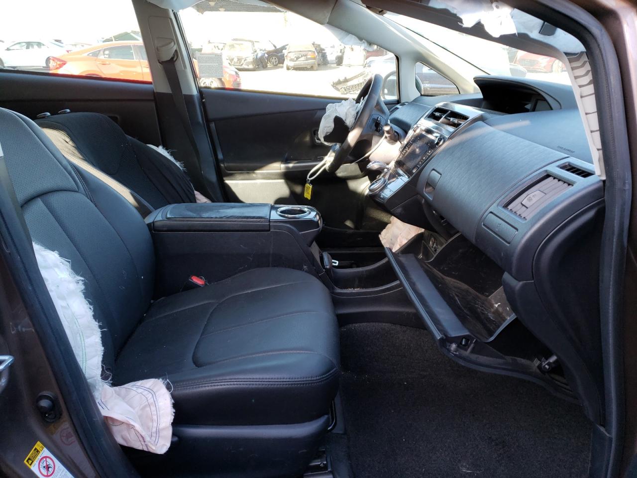 Photo 5 from auction – 2015 TOYOTA PRIUS V with VIN JTDZN3EU4FJ031082