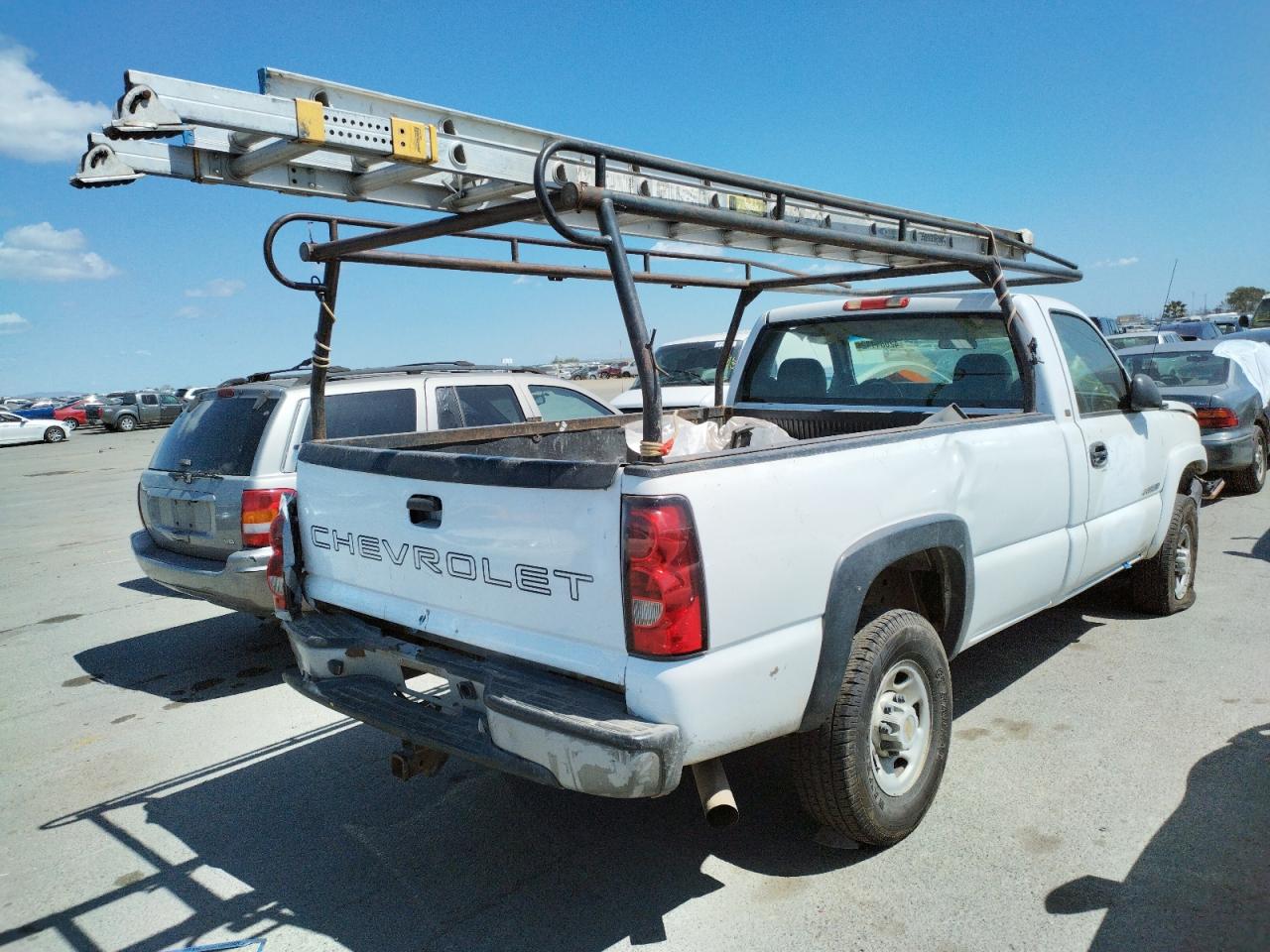 Photo 4 from auction – 2005 CHEVROLET SILVERADO with VIN 1GCHC24U25E240938