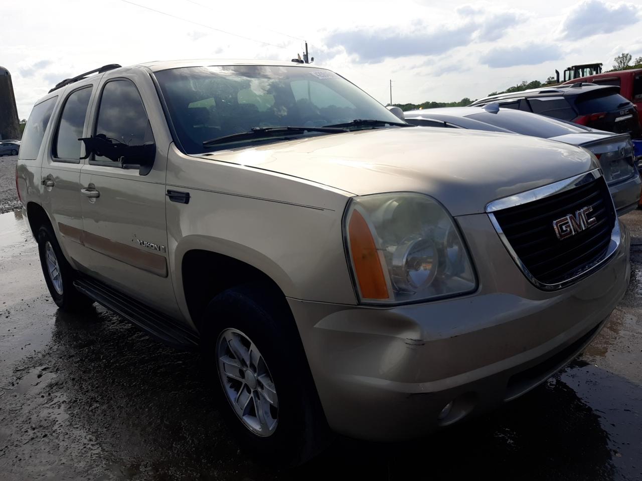 GMC YUKON 2007 with VIN 1GKFC13027R240454 - Photo from auction