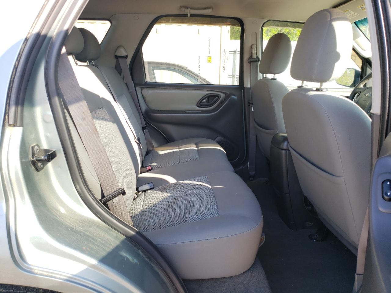 Photo 6 from auction – 2005 FORD ESCAPE with VIN 1FMYU03195KC21728