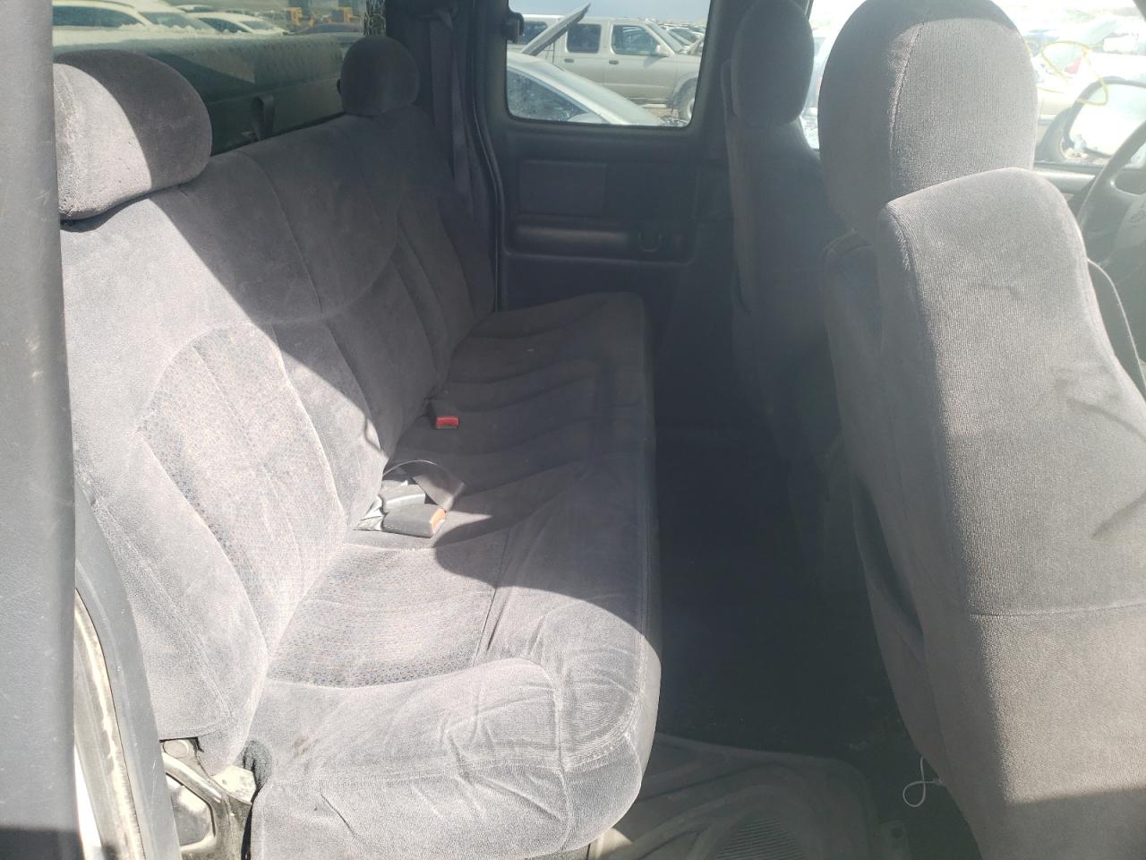 Photo 6 from auction – 2002 CHEVROLET SILVERADO with VIN 1GCHK29UX2E120151