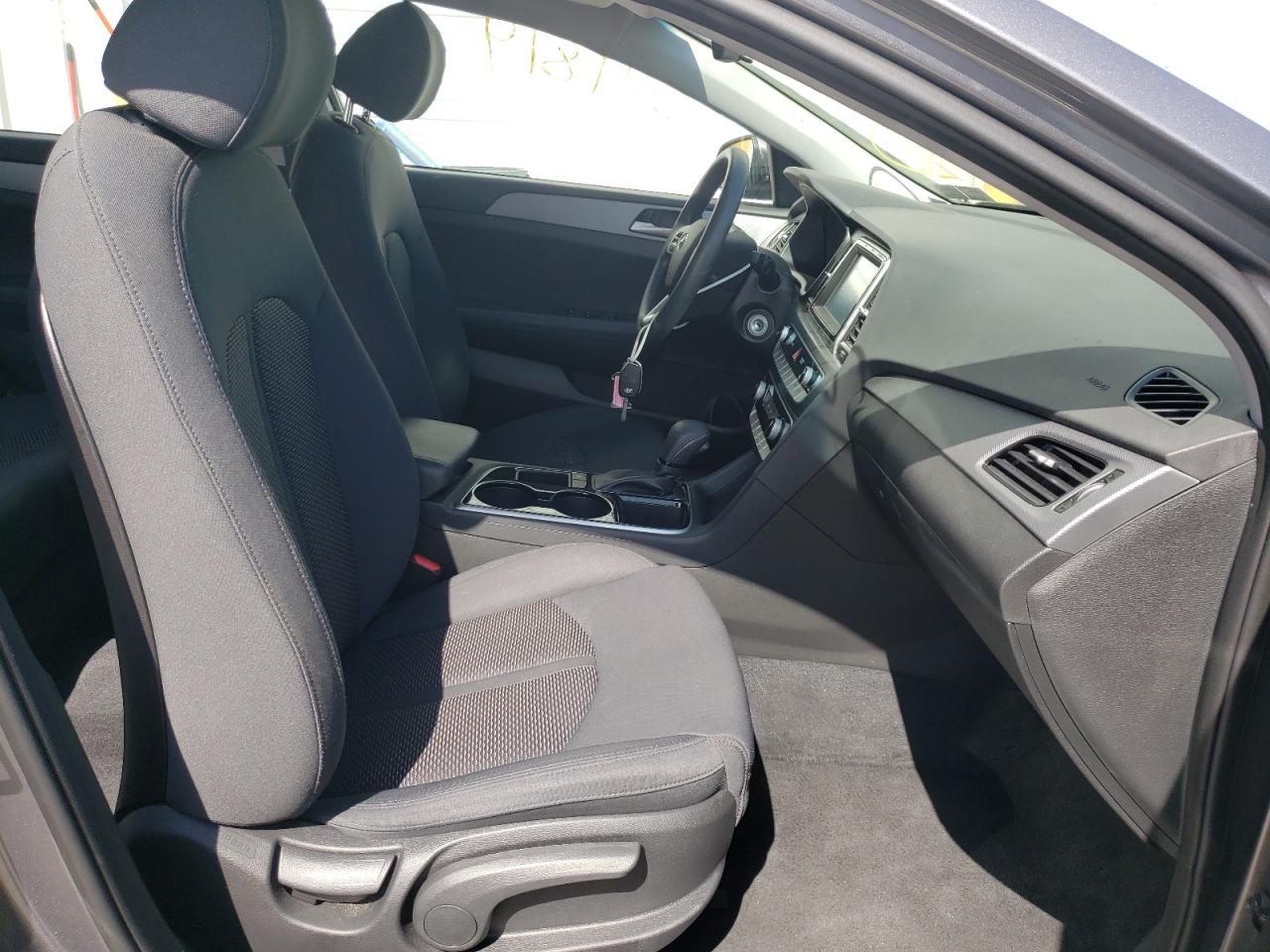 Photo 5 from auction – 2019 HYUNDAI SONATA SE with VIN 5NPE24AF2KH741816