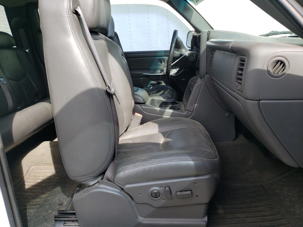 Photo 5 from auction – 2006 GMC SIERRA K25 with VIN 1GTHK29D46E180030