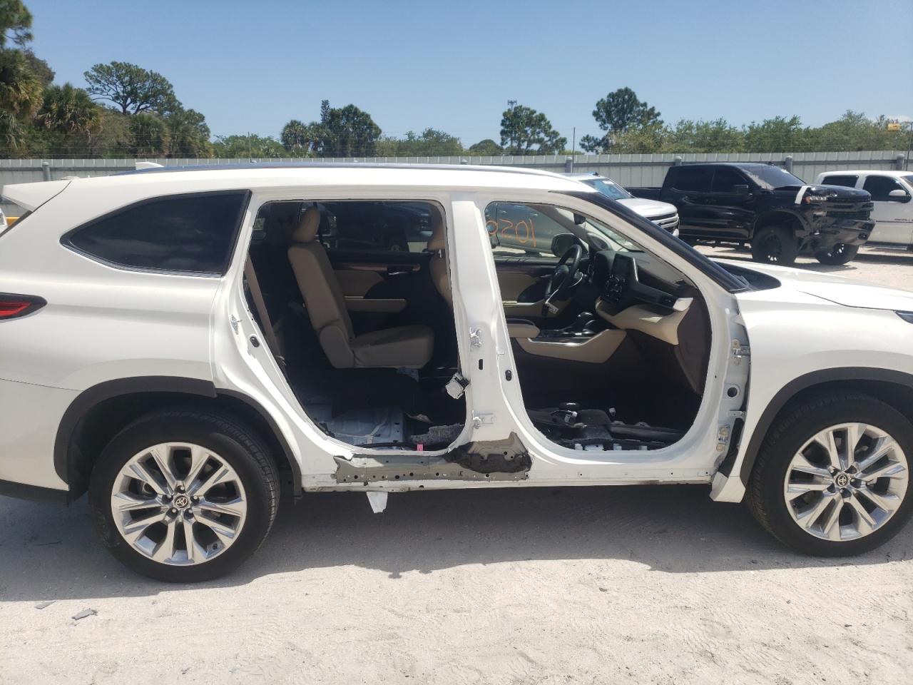Photo 9 from auction – 2021 TOYOTA HIGHLANDER with VIN 5TDYZRAH8MS069328
