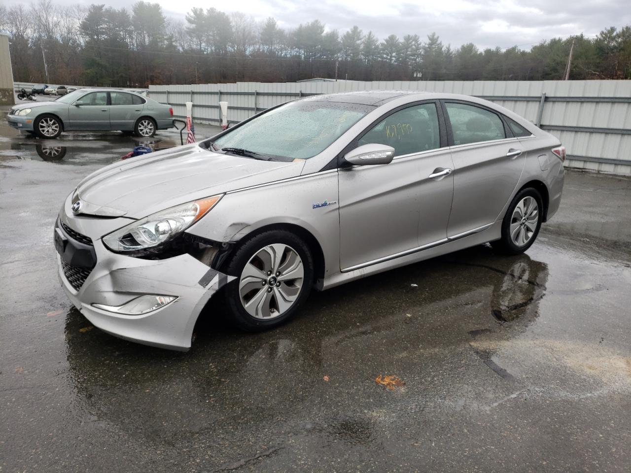 Photo 2 from auction – 2013 HYUNDAI SONATA HYB with VIN KMHEC4A42DA072335
