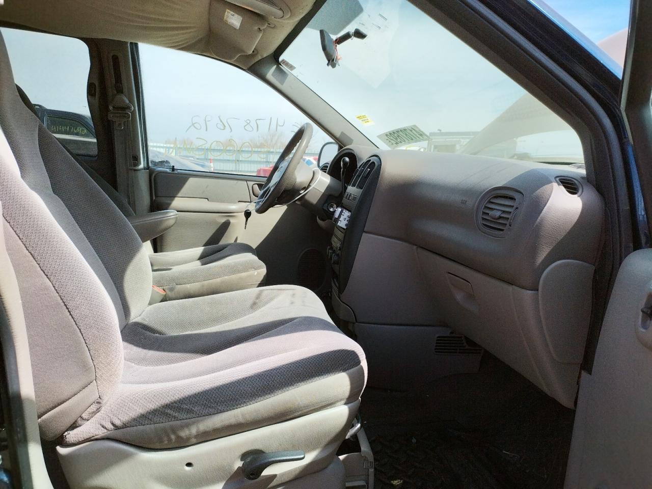 Photo 5 from auction – 2002 DODGE CARAVAN SE with VIN 1B4GP25B32B678827