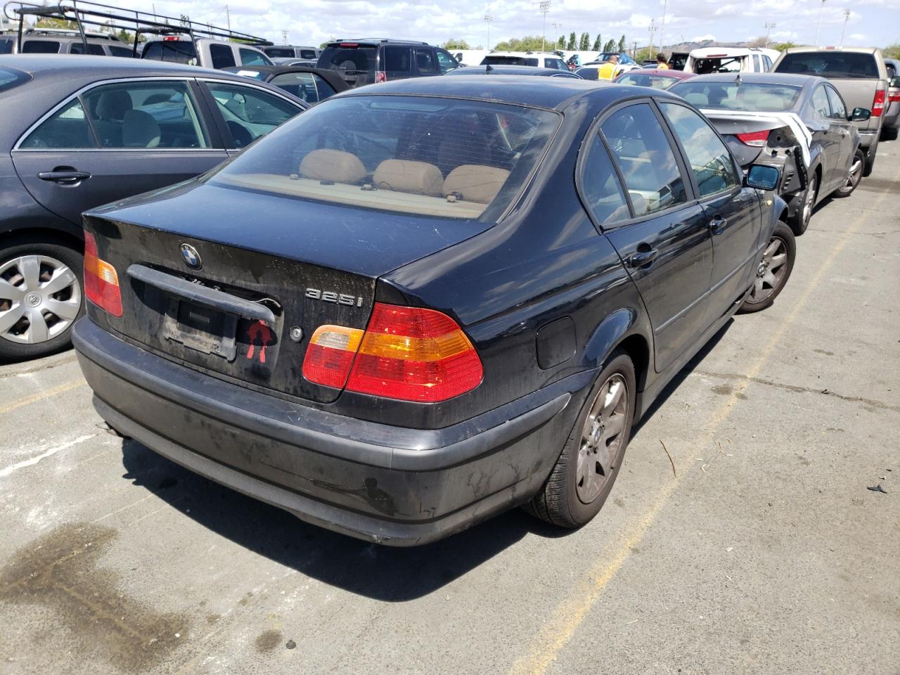 Photo 4 from auction – 2004 BMW 325 I with VIN WBAET37404NJ42510