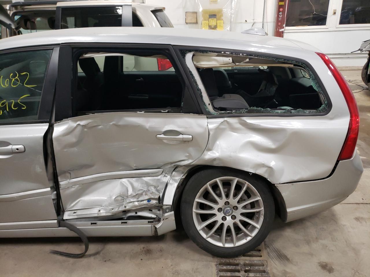 Photo 9 from auction – 2010 VOLVO V50 2.4I with VIN YV1390MW6A2575219
