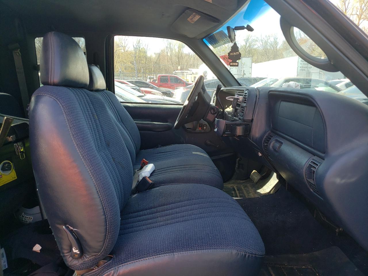 Zdjęcie 5 z aukcji – 1998 CHEVROLET GMT-400 C1 z VIN 1GCEC19M5WE238365