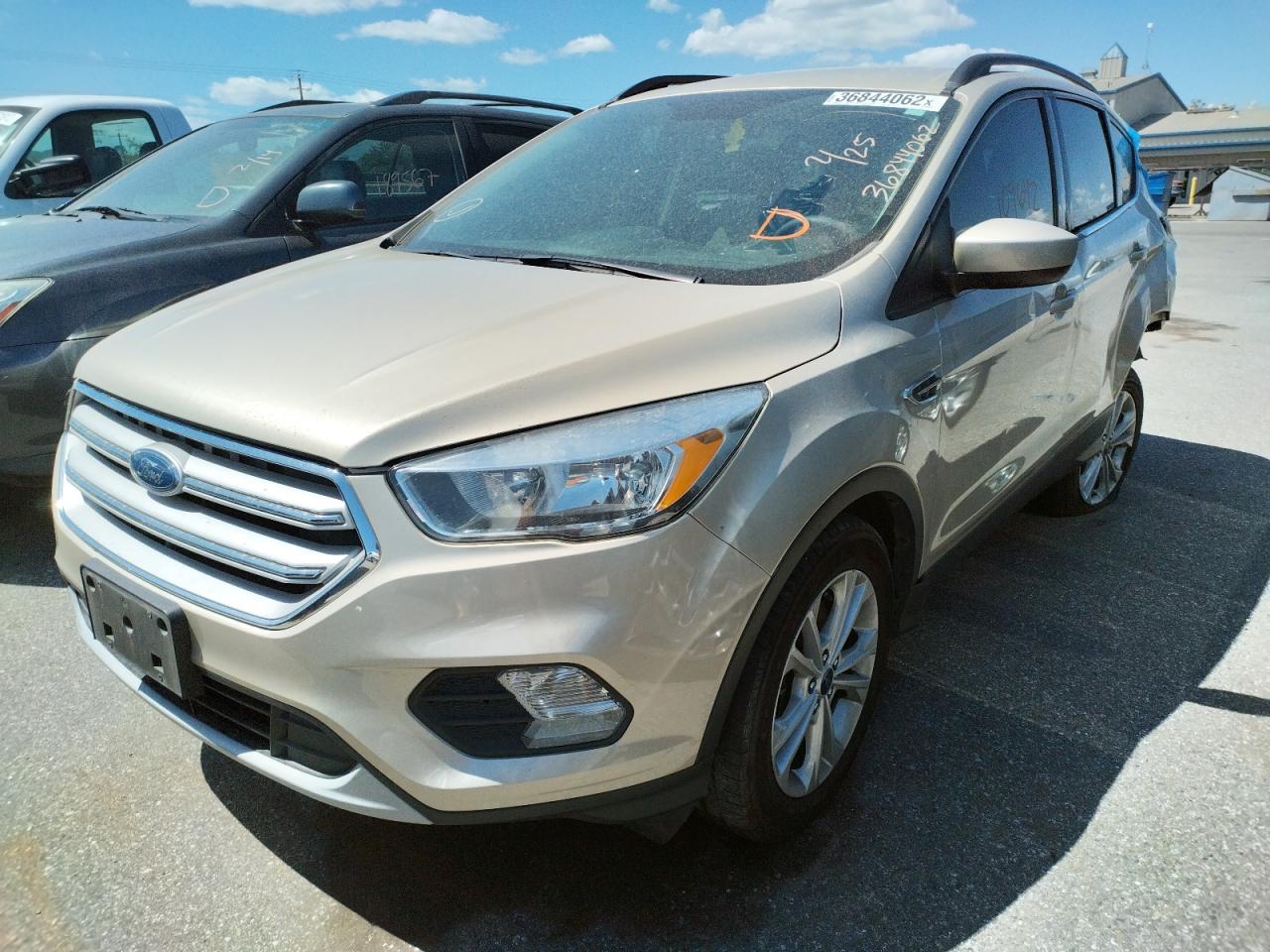 Photo 2 from auction – 2018 FORD ESCAPE SE with VIN 1FMCU9GD7JUA44081
