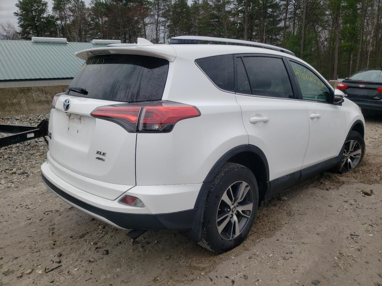 Photo 4 from auction – 2016 TOYOTA RAV4 XLE with VIN 2T3RFREV0GW493781