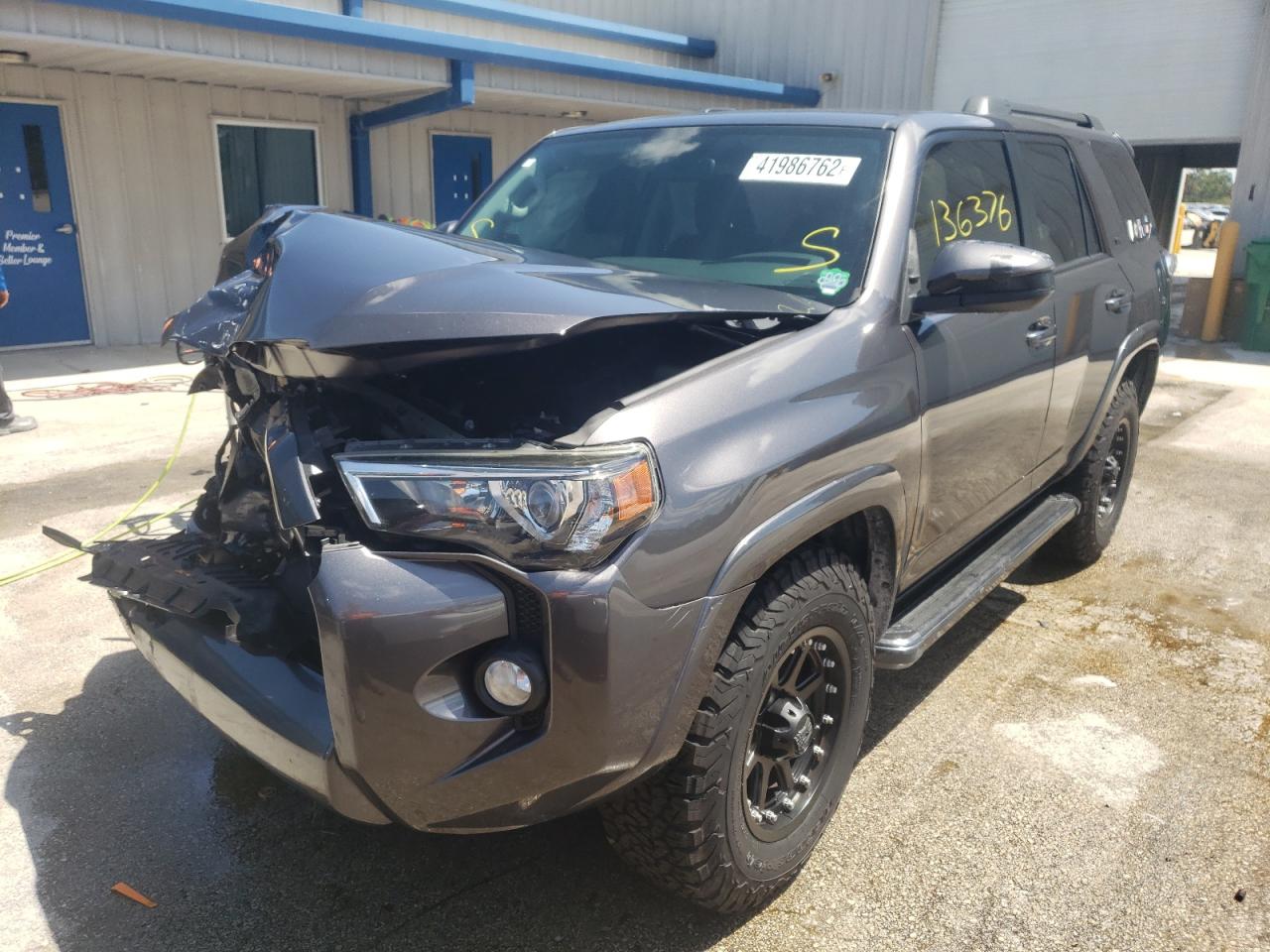 Photo 2 from auction – 2014 TOYOTA 4RUNNER SR with VIN JTEZU5JR7E5068338