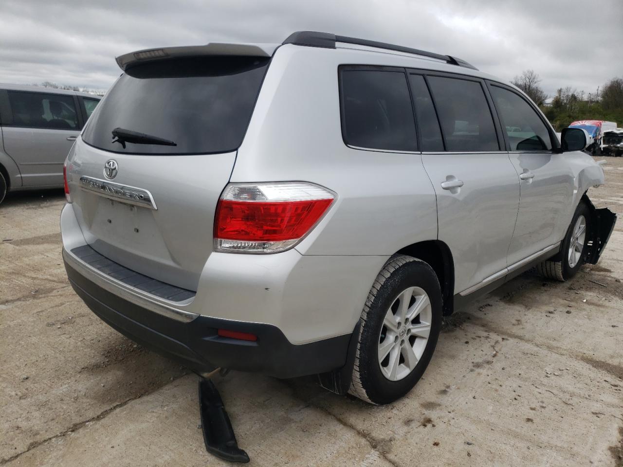 Photo 4 from auction – 2012 TOYOTA HIGHLANDER with VIN 5TDZA3EH2CS030557