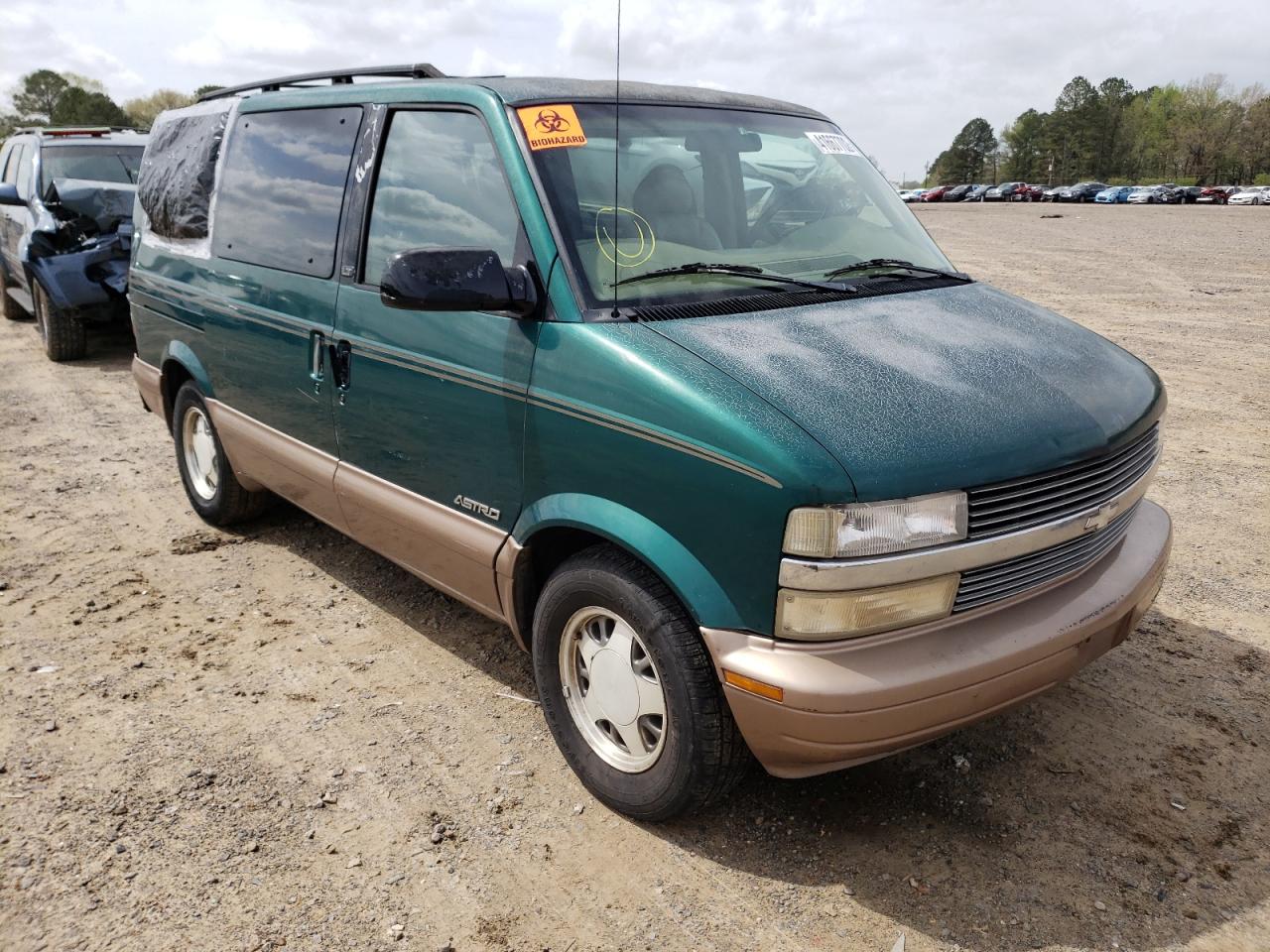 CHEVROLET ASTRO 1998 with VIN 1GNDM19W3WB213015 - Photo from auction