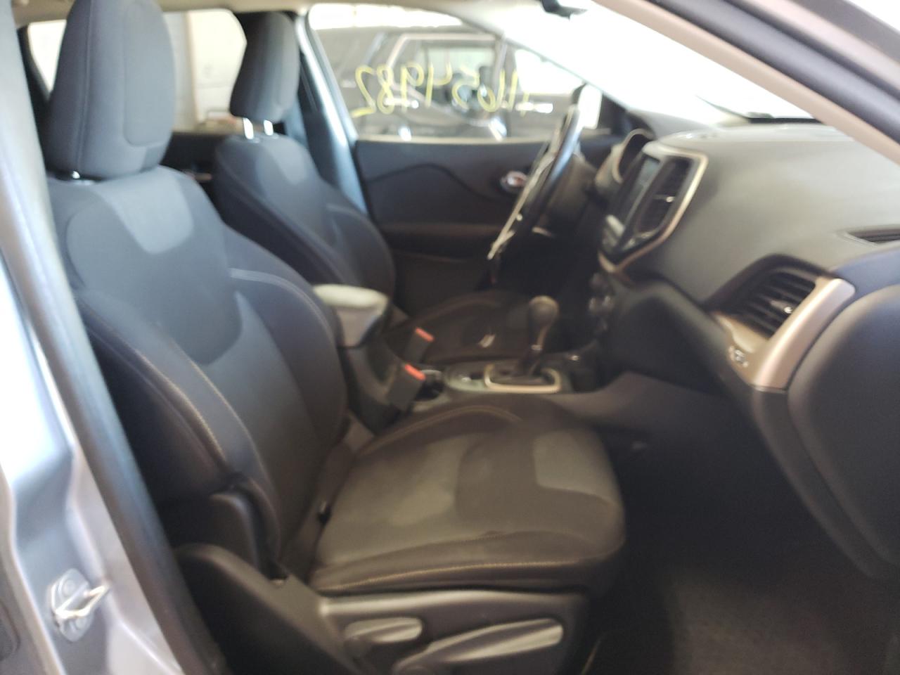 Photo 5 from auction – 2016 JEEP CHEROKEE L with VIN 1C4PJMCS0GW350154