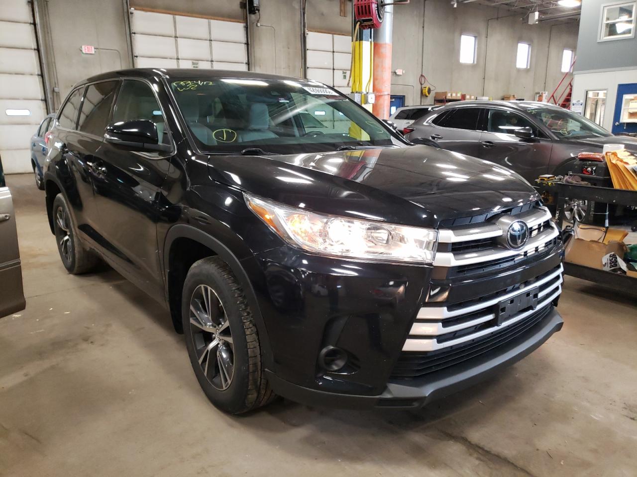 TOYOTA HIGHLANDER 2017 with VIN 5TDBZRFH4HS428534 - Photo from auction